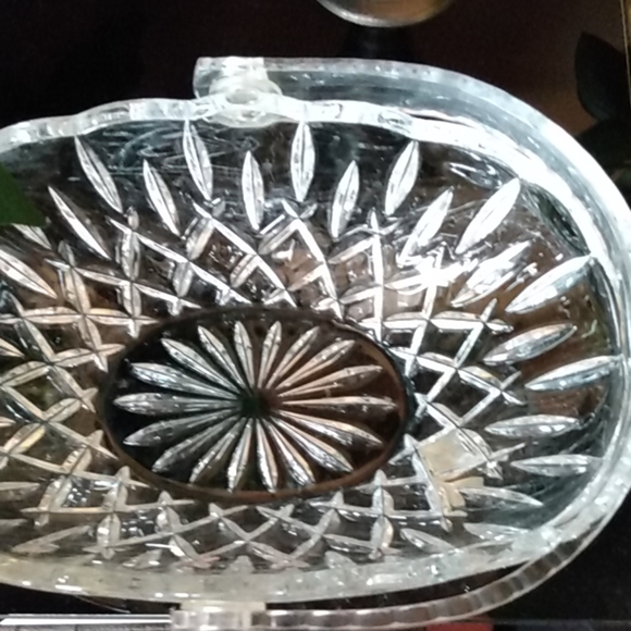 Vintage clear glass basket with lucite handle - Picture 4 of 7